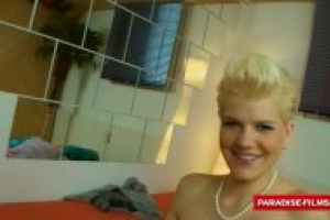 Scarlett Young Saugt Ihre Partner Scarlett Young Saugt Ihre Partner